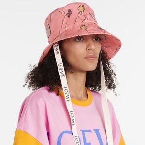 LOEWE
Paula's Ibiza printed canvas bucket hat